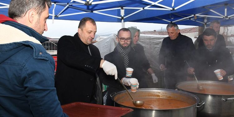 Başkan Mesaiye Pazarda Başlıyor