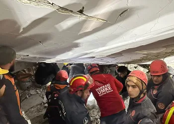 Helen bebek 66 saat sonra enkazdan kurtarıldı