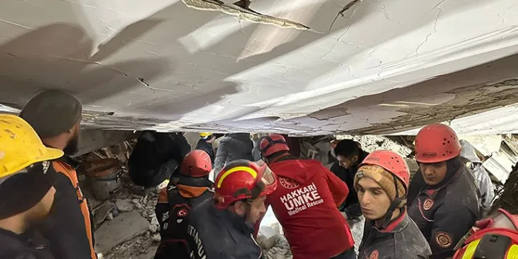 Helen bebek 66 saat sonra enkazdan kurtarıldı