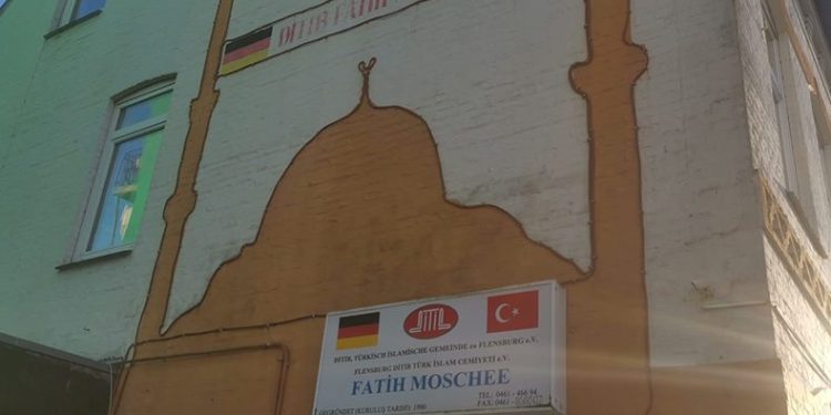 Almanya’da camideki çocuklara ırkçı tehdit