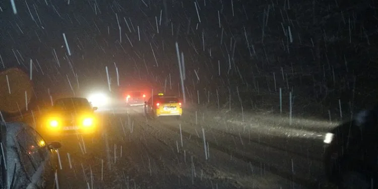 Uludağ yolunda tipi sonrası yol kapandı