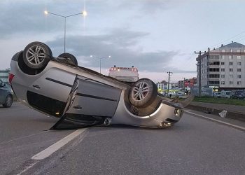Aracıyla takla atan kadın sürücü yaralandı