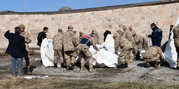 Depremde hayatını kaybeden 22 kişi toprağa verildi