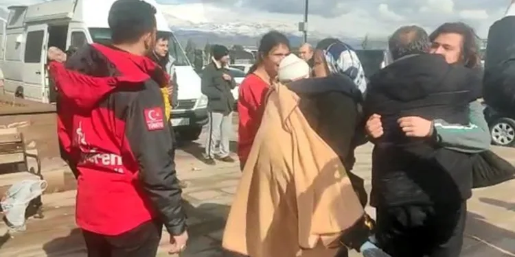 34 saat sonra ağlatan buluşma