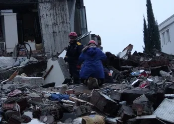Enkazda arama çalışmaları devam ediyor