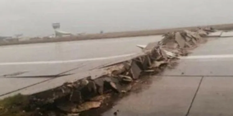 Hatay Havalimanı pistinde onarıma başlandı