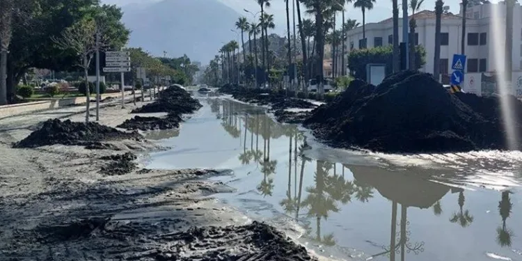 İskenderun sahilindeki su çekildi