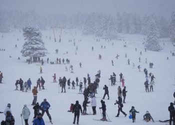 Yarıyıl tatilinin son günlerinde Uludağ’a tatilci akını