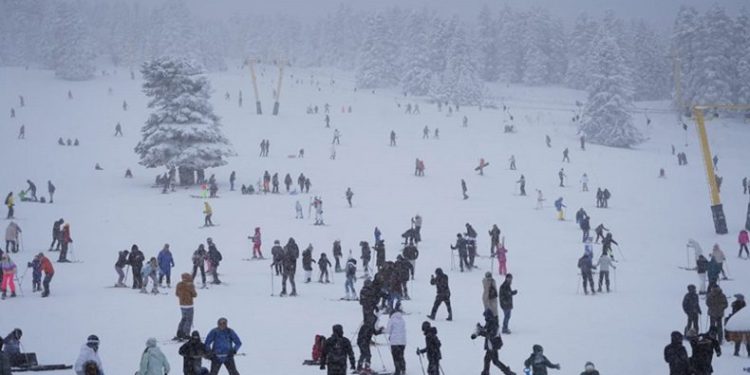 Yarıyıl tatilinin son günlerinde Uludağ’a tatilci akını