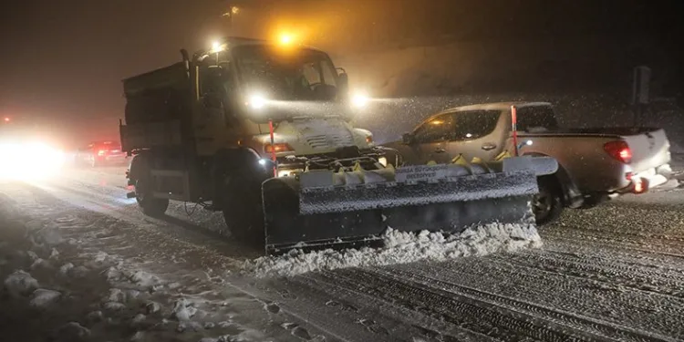Bursa Büyükşehir’in kar ekipleri sahada