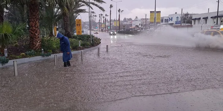 Dolu ve sağanak bastırdı
