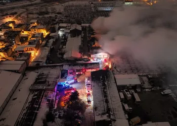 Bursa’da mobilya fabrikasında yangın