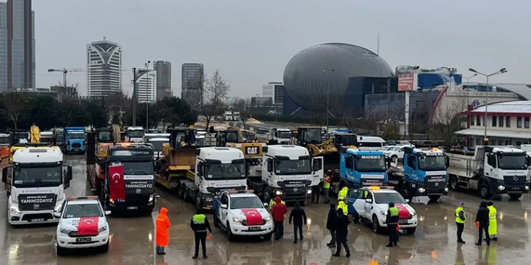 Deprem bölgesine takviyeler sürüyor