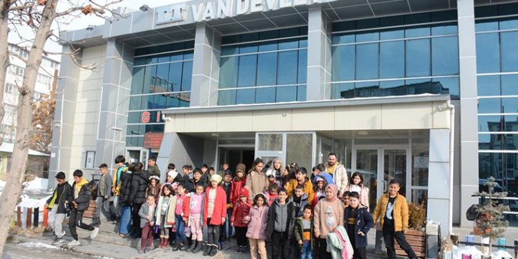 Tuşba’da ‘Sömestir Fest’e büyük ilgi