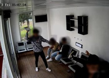 Bursa’da kapalı otobüs duraklarına çirkin saldırı