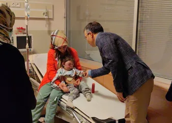 Enkazdan kurtarılan anne ve 2 çocuğu Bursa’da tedavi altında