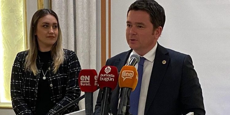 CHP Bursa Milletvekili Erkan Aydın iftar programı düzenledi