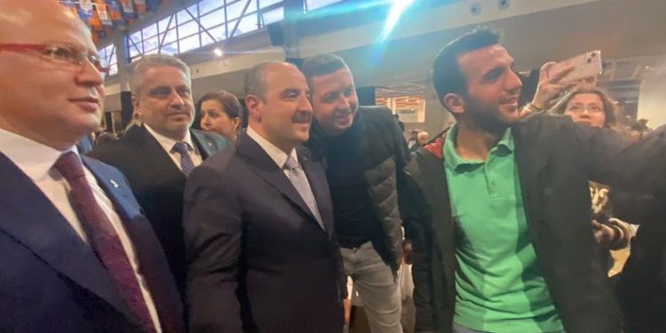 Ak Parti Bursa teşkilatı iftar programında buluştu