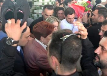 Meral Akşener ve Ekrem İmamoğlu’na ayakkabı tepkisi
