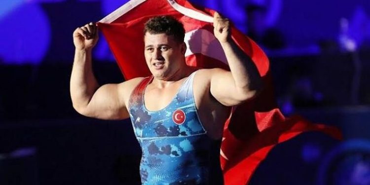 Milli güreşçi Rıza Kayaalp 12. kez Avrupa Şampiyonu