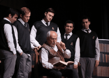 Ölü Ozanlar Derneği tiyatro oyunu beğenildi