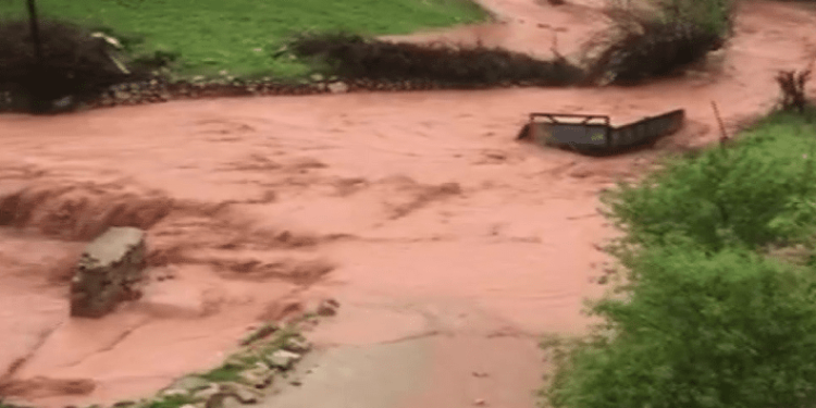 Sağanak yağış heyelana neden oldu