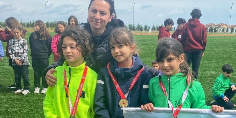 Elif Ada Akgün, 60 metre il birincisi oldu