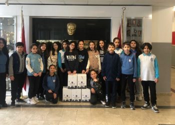 Ürettikleri bileklikleri satarak depremzedelere yardımda bulundular