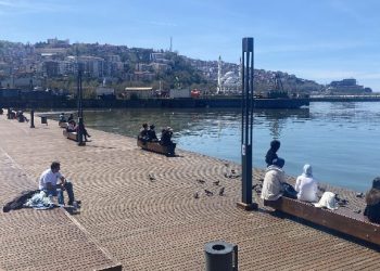 Hava sıcaklığı arttı, vatandaş sahile koştu