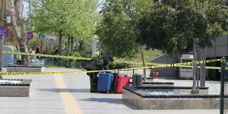 Bulaşıkçı şehri ayağa kaldırdı