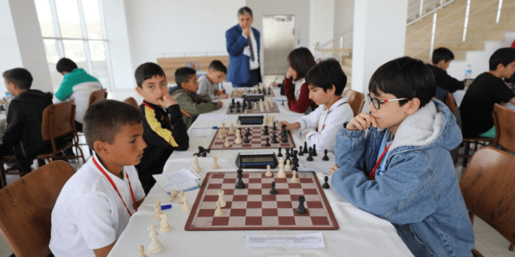 Satranç bölge yarışması Van’da başladı