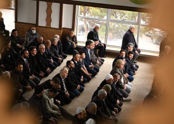 Selçuklu mimarisinden izler taşıyan cami