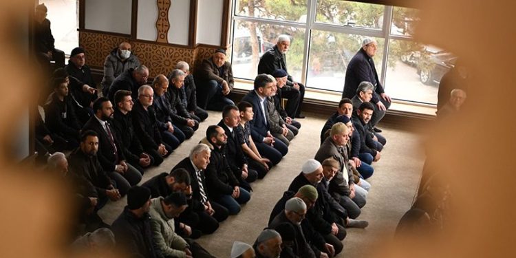 Selçuklu mimarisinden izler taşıyan cami