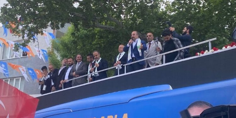 Mustafa Varank Kestel’de vatandaşlara seslendi