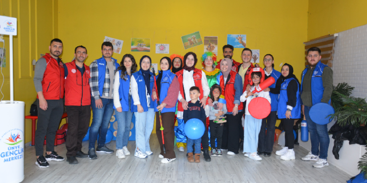 Minikler sosyal alanda oyunun keyfini yaşadılar