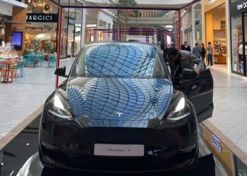 Tesla, ikinci AVM mağazasını Anadolu Yakası’nda açtı