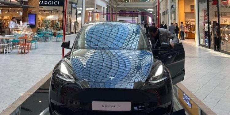 Tesla, ikinci AVM mağazasını Anadolu Yakası’nda açtı