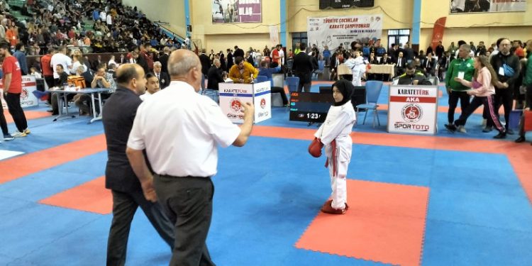 Karate Şampiyonası’nda skandal hakem kararı