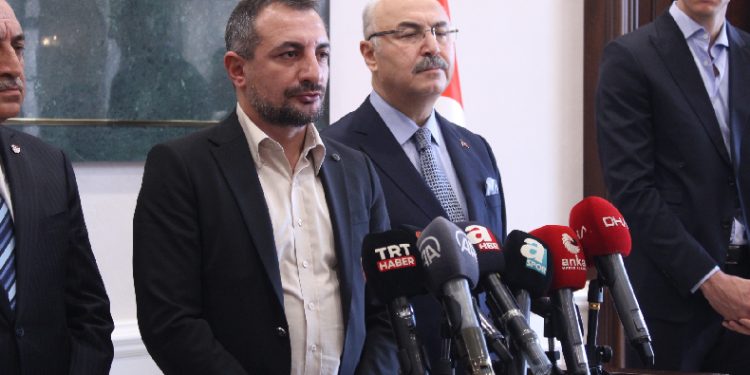 Altay Başkanı Ayhan Dündar: “Gemi limana yanaştı”