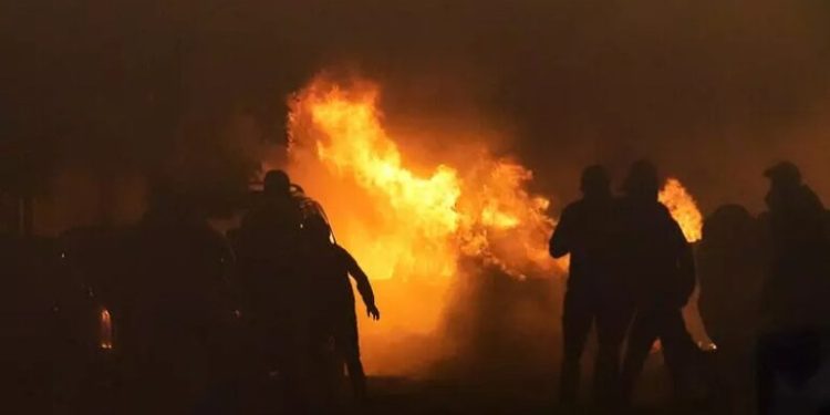 Fransa karıştı, Olaylara 40 bin polis’le müdahale ediliyor