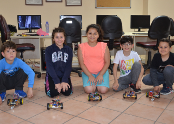 Bluetooth kontrollü araba projesi