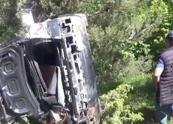 Otomobil şarampole yuvarlandı