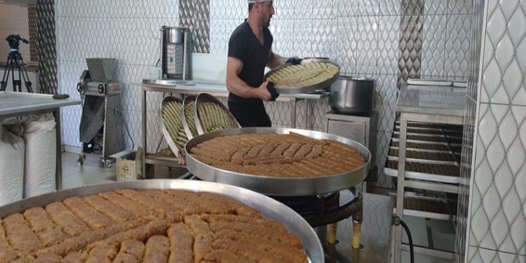 Tatlıcıların bayram mesaisi