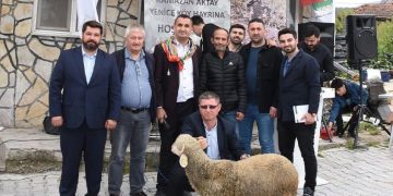 Ağalık yarışında kuzu rekor fiyata satıldı