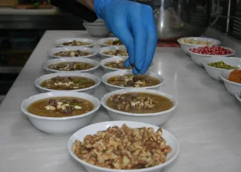 Aşure için gerekli malzemelere ilgi arttı