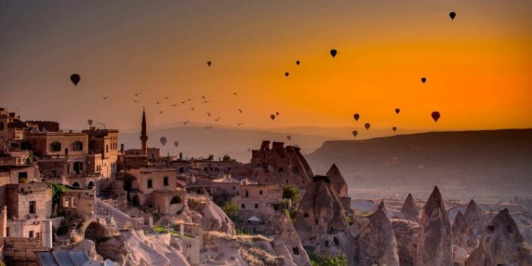 Bir ayda yarım milyon turist ağırladı