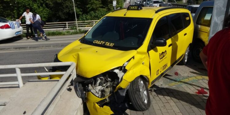 Araçlar, korkuluğa takıldı