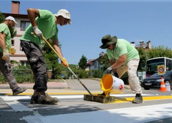 Yaya geçitleri ve bordürler yenileniyor