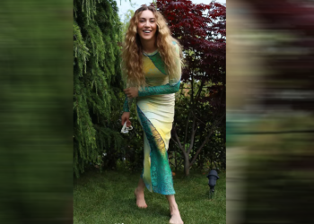 Sinem Kobal’dan yeni pozlar