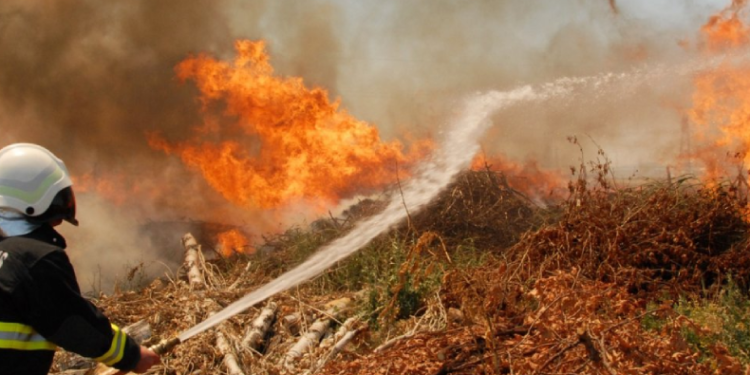 Korkutan ev yangını